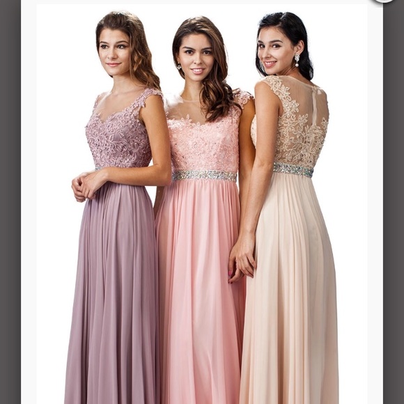 Brand new gown - Picture 2 of 6